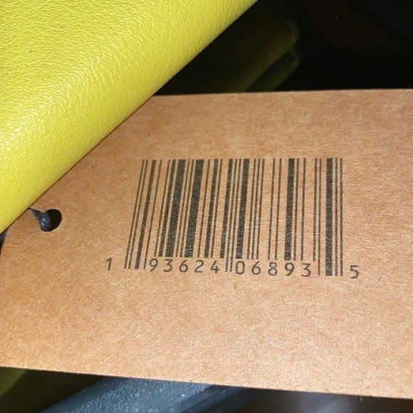 STEVE MADDEN  B Caseyy Walllet Card Holder logo spell gold 4”X 5.5” - Picture 6 of 8